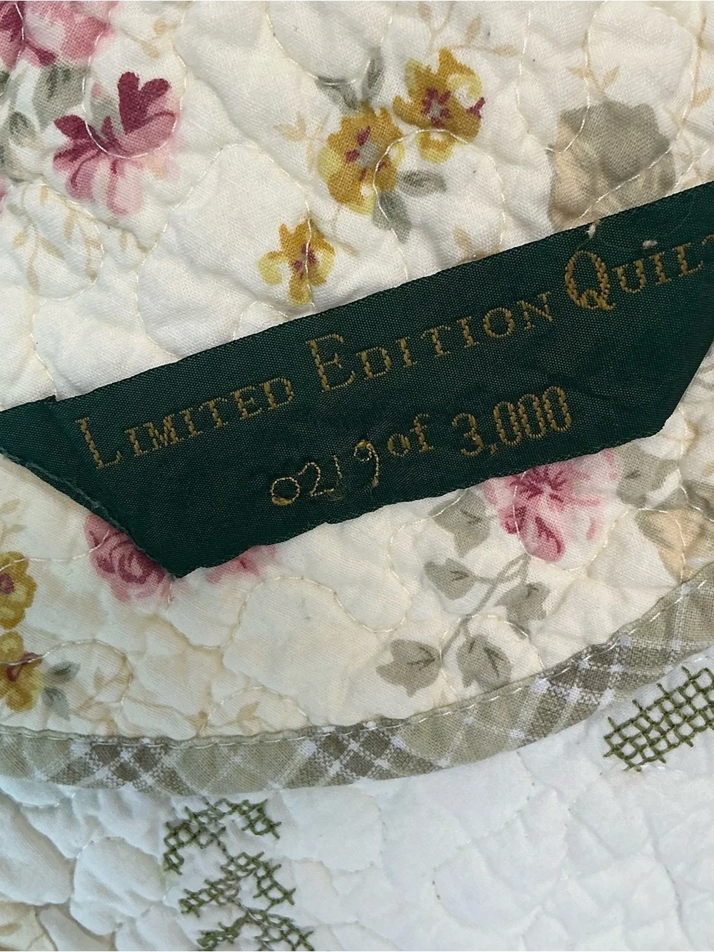 Vintage limited edition creamy ivory floral reversible quilt 90 x 96